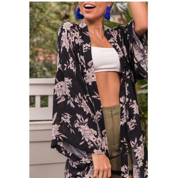 Spiritual Gangster Maya Black White Floral Kimono NWOT - Picture 1 of 12